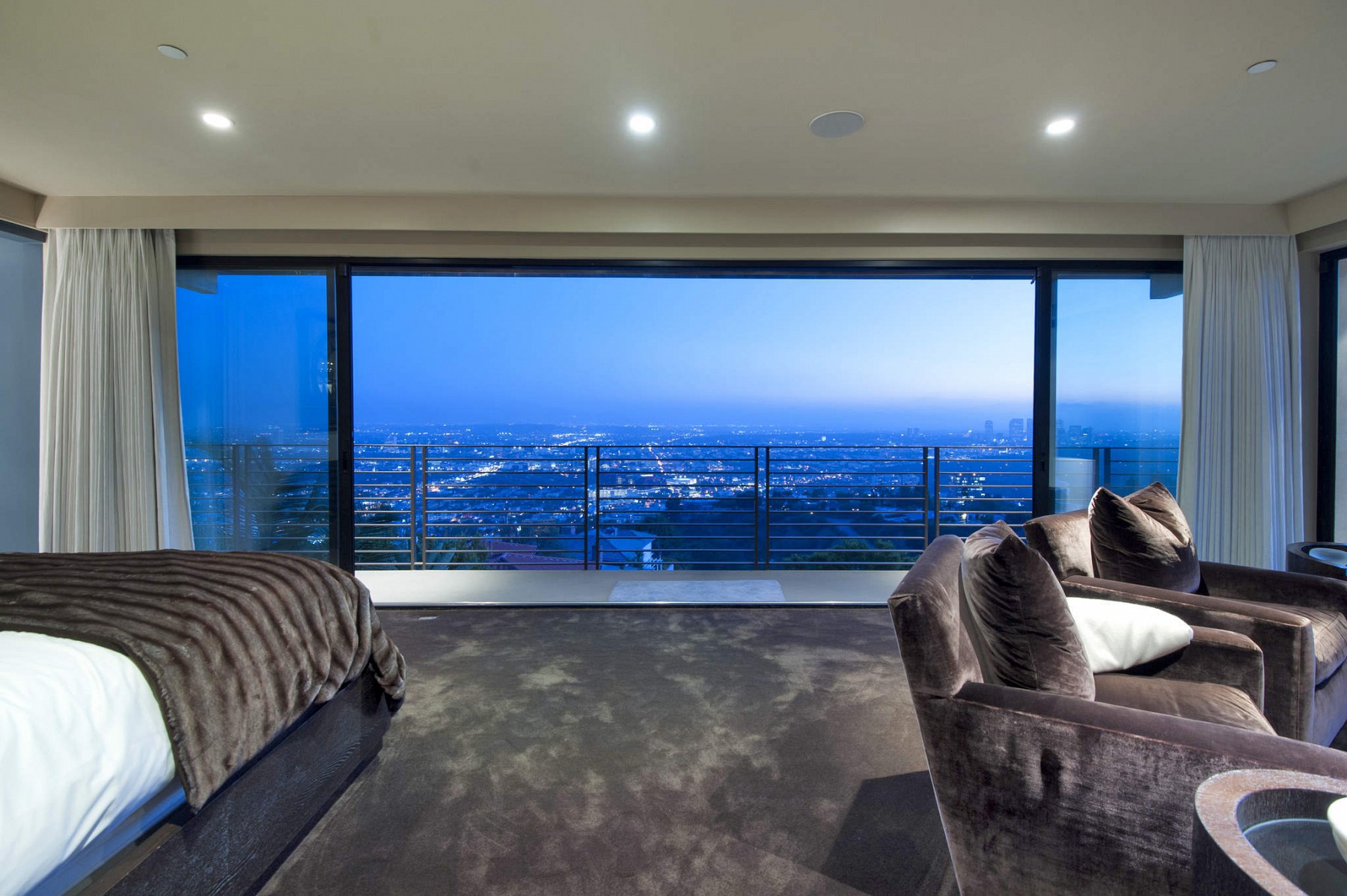 1501 Viewsite Terrace, Los Angeles, CA 90069