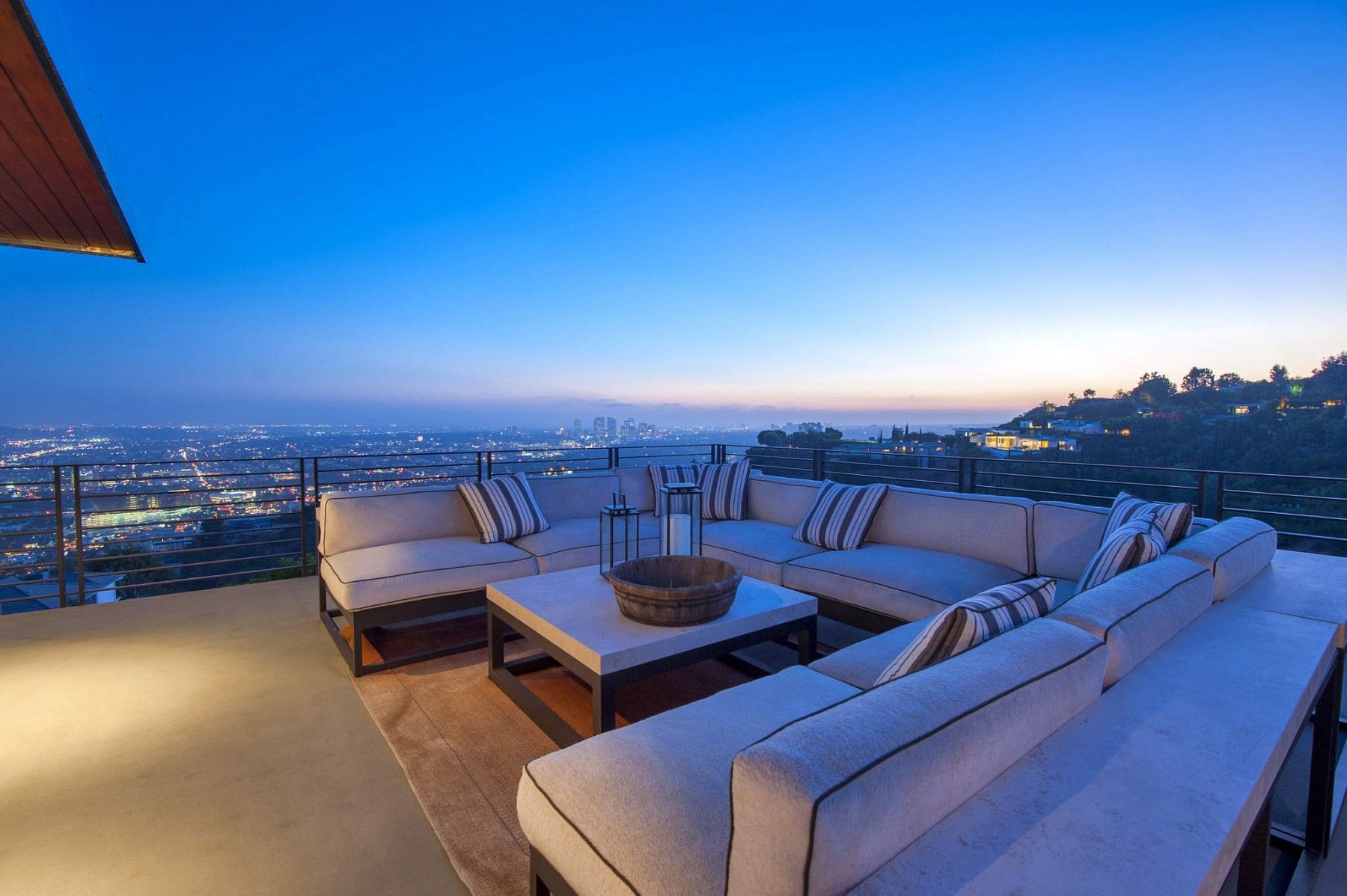 1501 Viewsite Terrace, Los Angeles, CA 90069